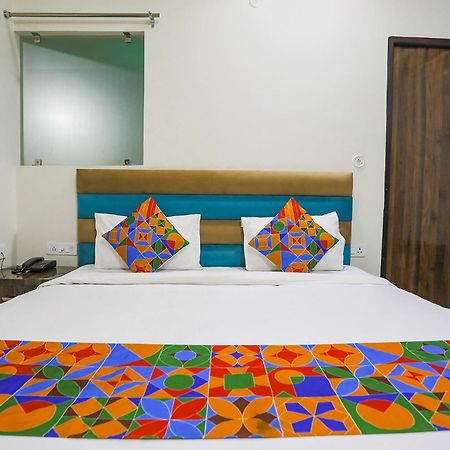 Fabhotel Sm Palace Chinhat Екстериор снимка