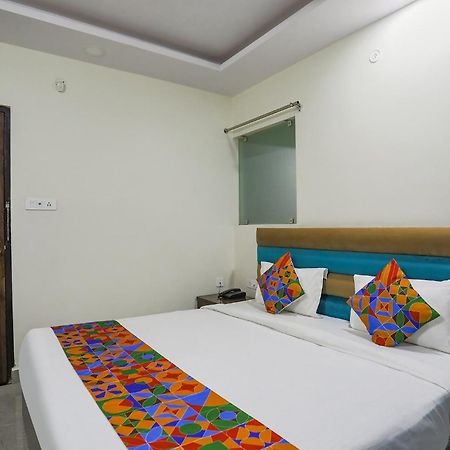 Fabhotel Sm Palace Chinhat Екстериор снимка