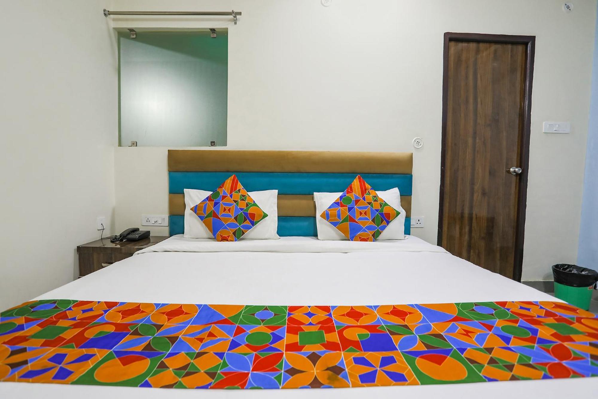 Fabhotel Sm Palace Chinhat Екстериор снимка