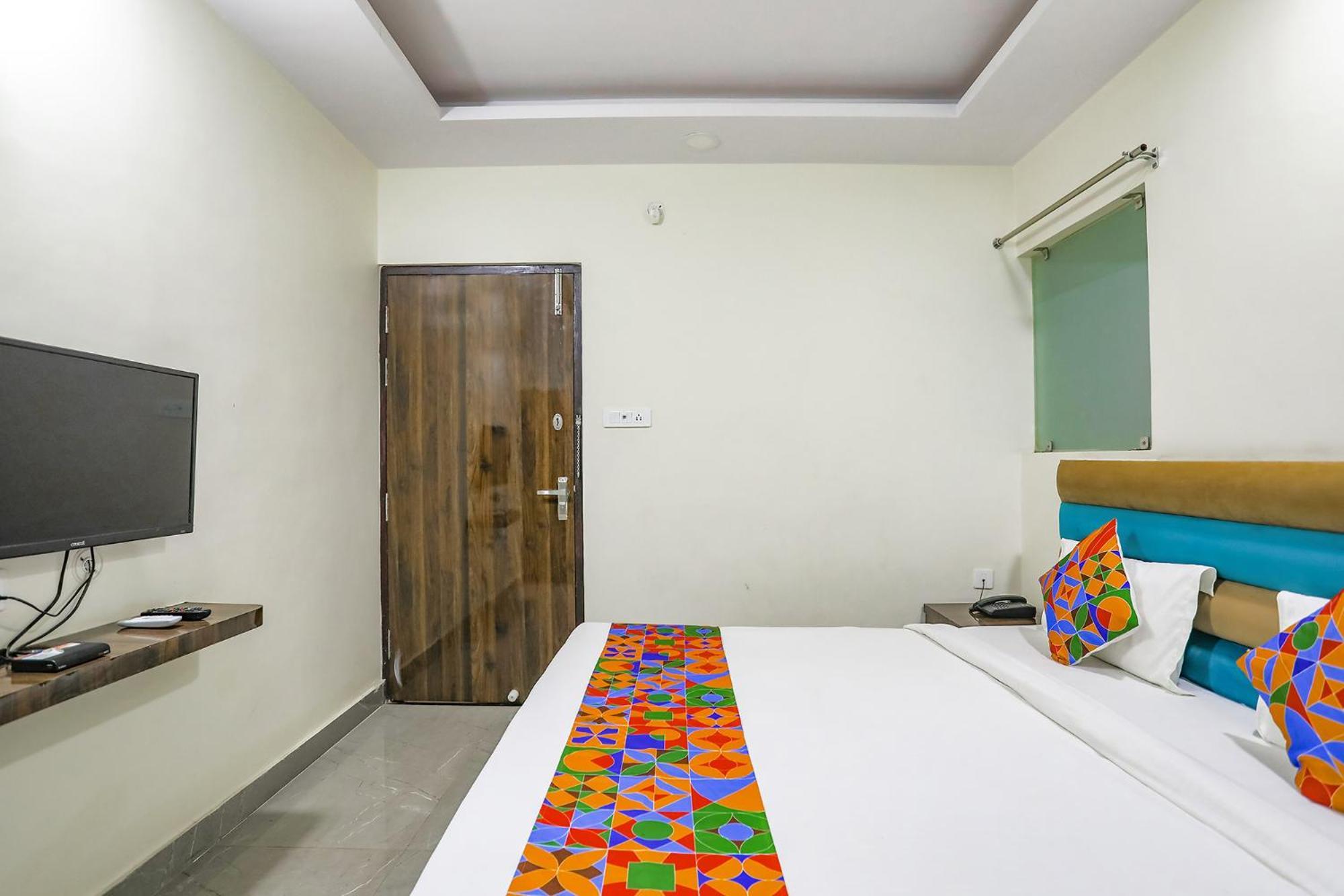 Fabhotel Sm Palace Chinhat Екстериор снимка
