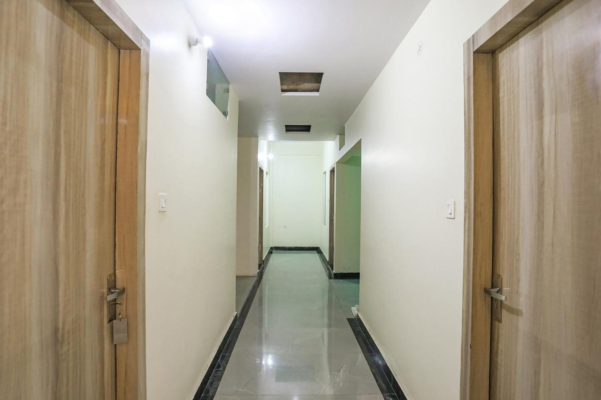 Fabhotel Sm Palace Chinhat Екстериор снимка