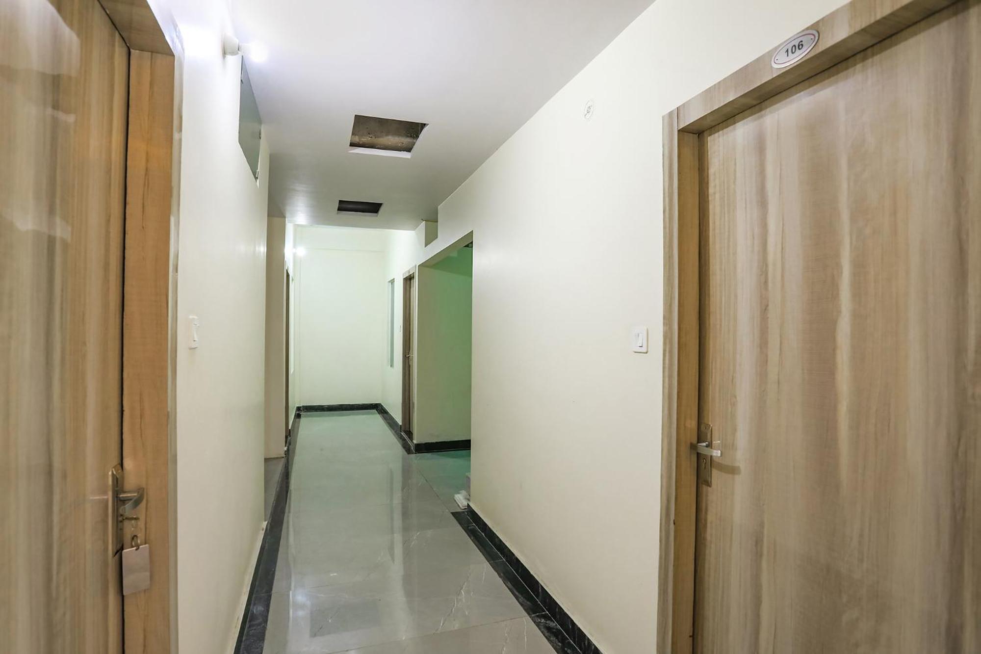 Fabhotel Sm Palace Chinhat Екстериор снимка