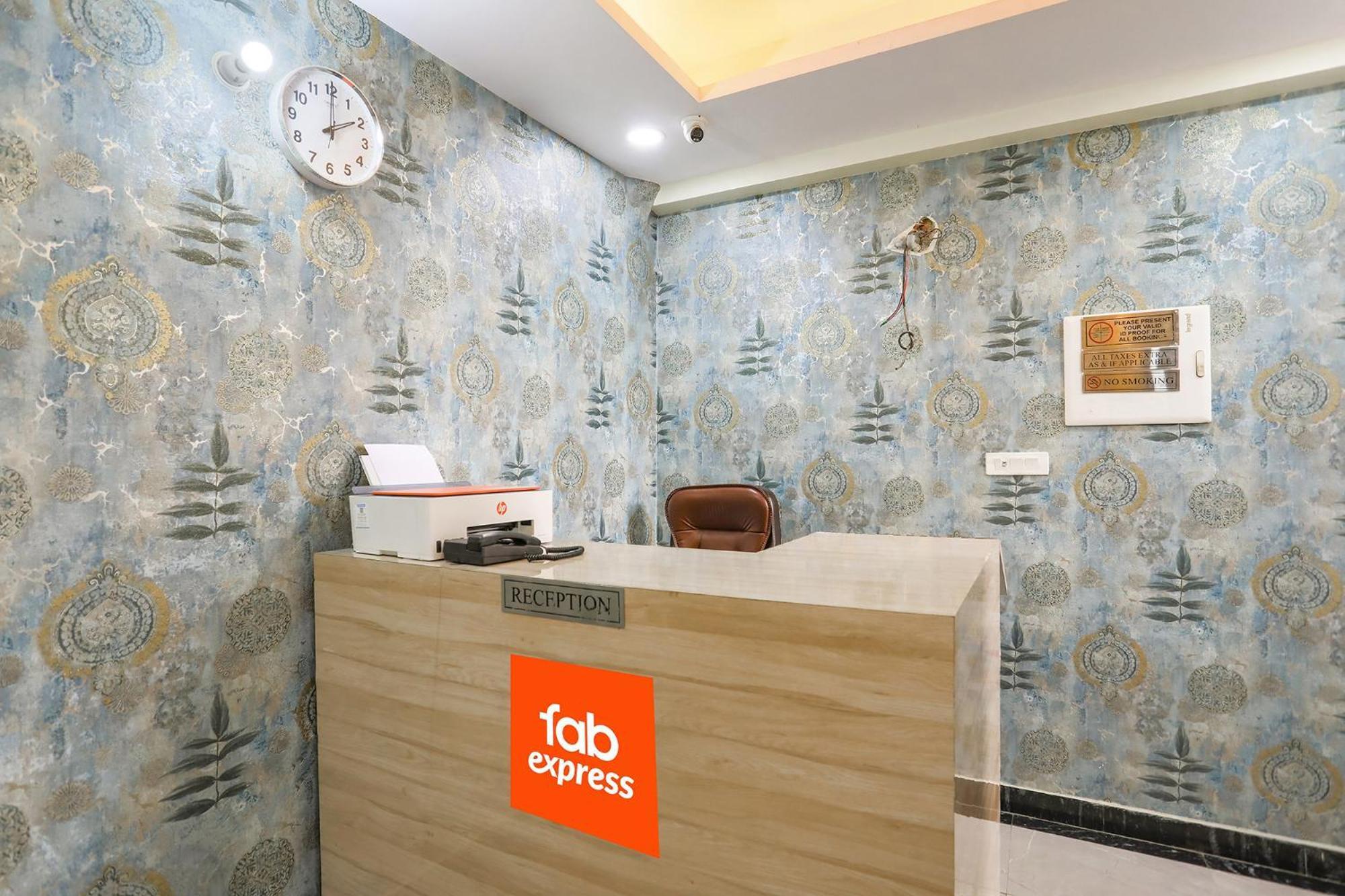 Fabhotel Sm Palace Chinhat Екстериор снимка